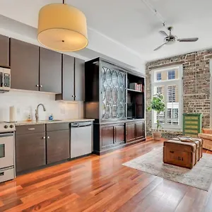 knockout-loft-near-plant-riverside.top-hotels-in-savannah.com/